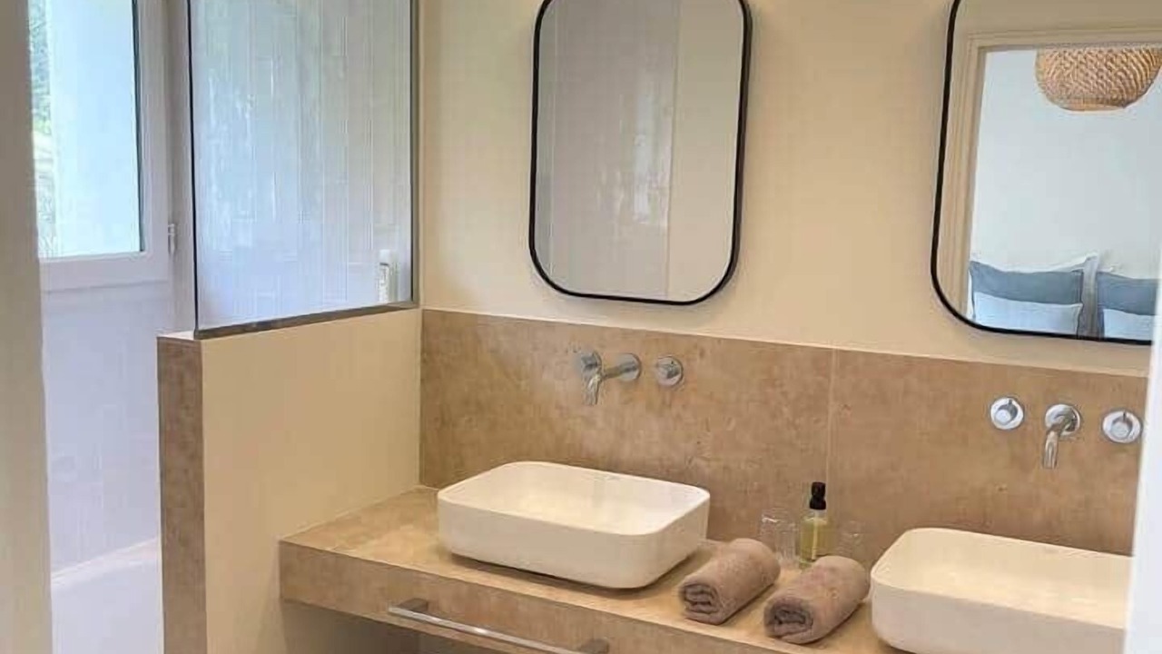 Photo of Bathroom in Saint-Etienne-du-Gres