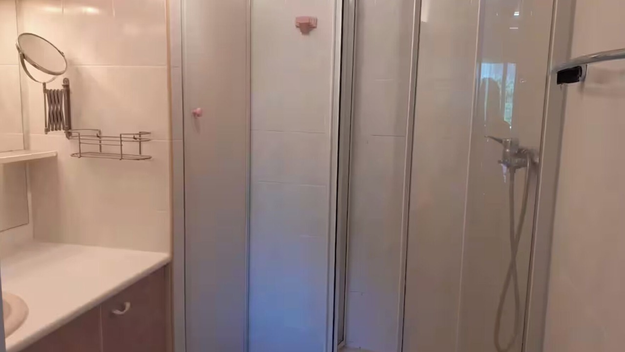 Photo of Bathroom in Couronne Urbaine