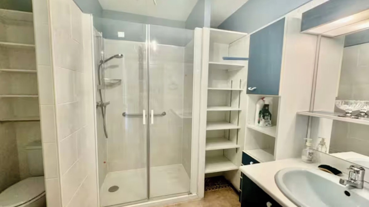 Photo of Bathroom in Couronne Urbaine