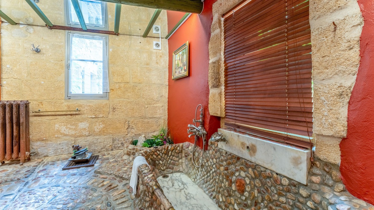 Photo of Bathroom in Collias