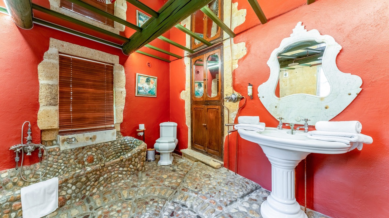 Photo of Bathroom in Collias