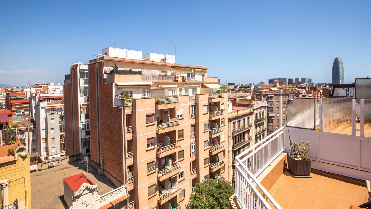 Photo of Outdoor in El Camp de l'Arpa del Clot