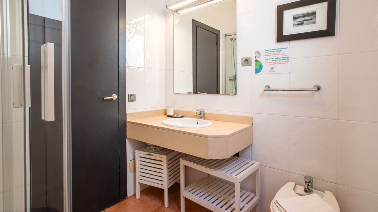 Photo of Bathroom in El Camp de l'Arpa del Clot
