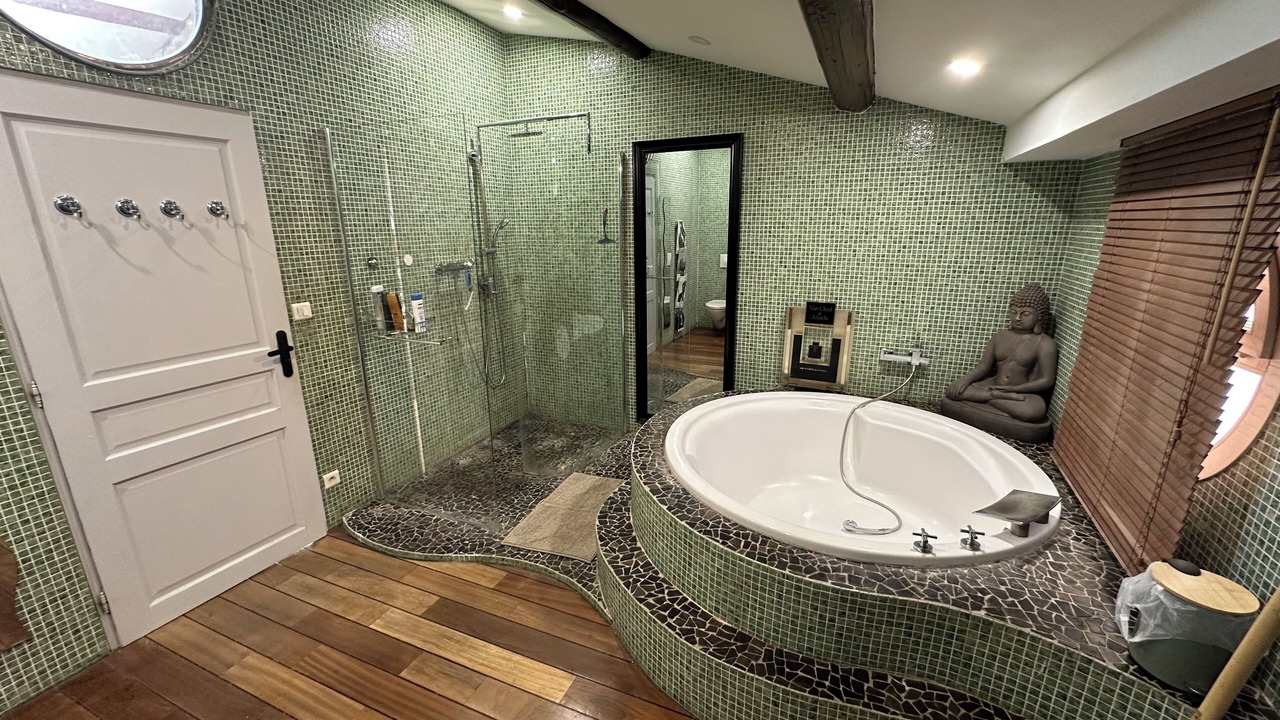 Photo of Bathroom in Lunel