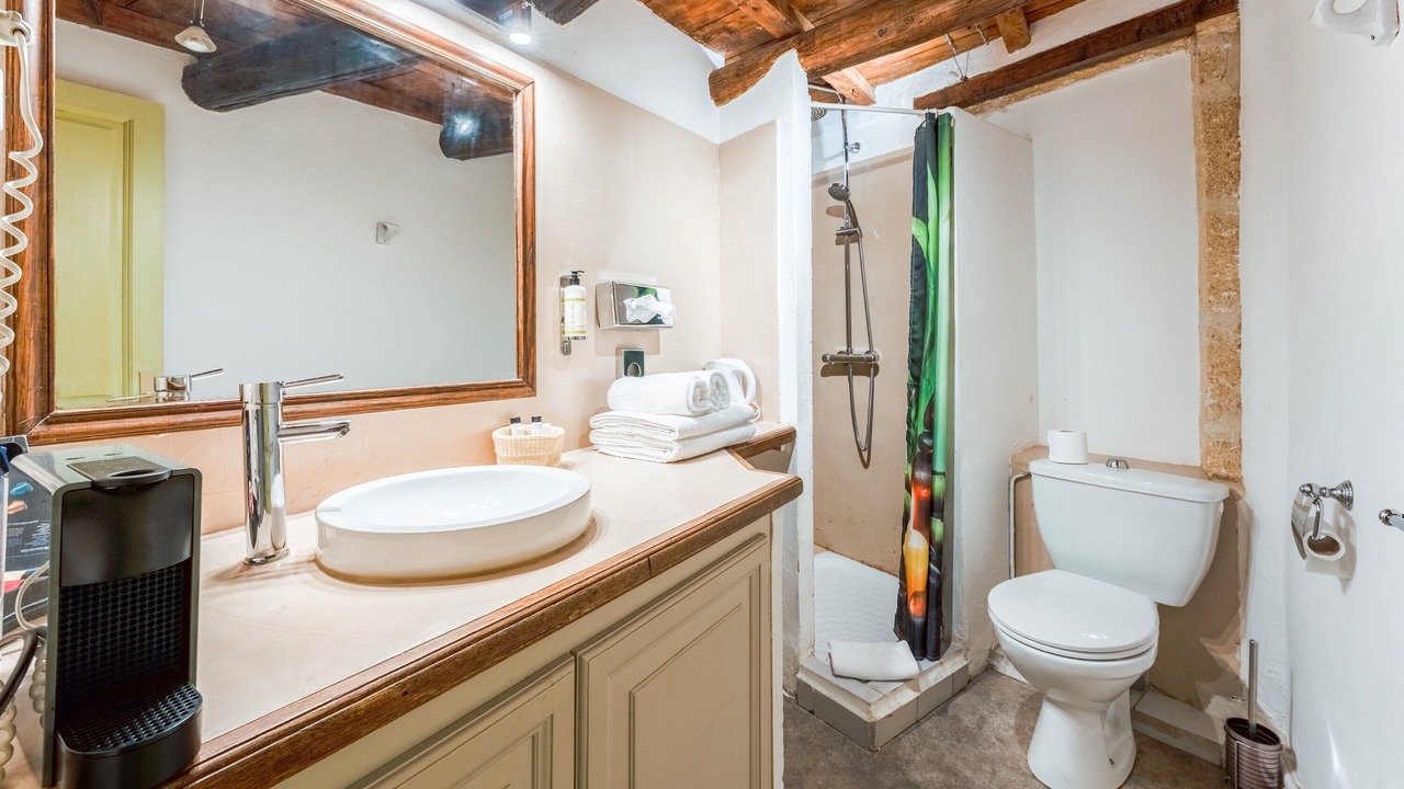 Photo of Bathroom in Collias