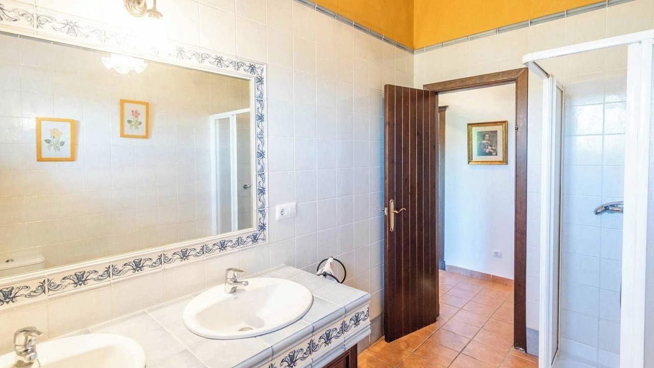 Photo of Bathroom in Lora Del Rio
