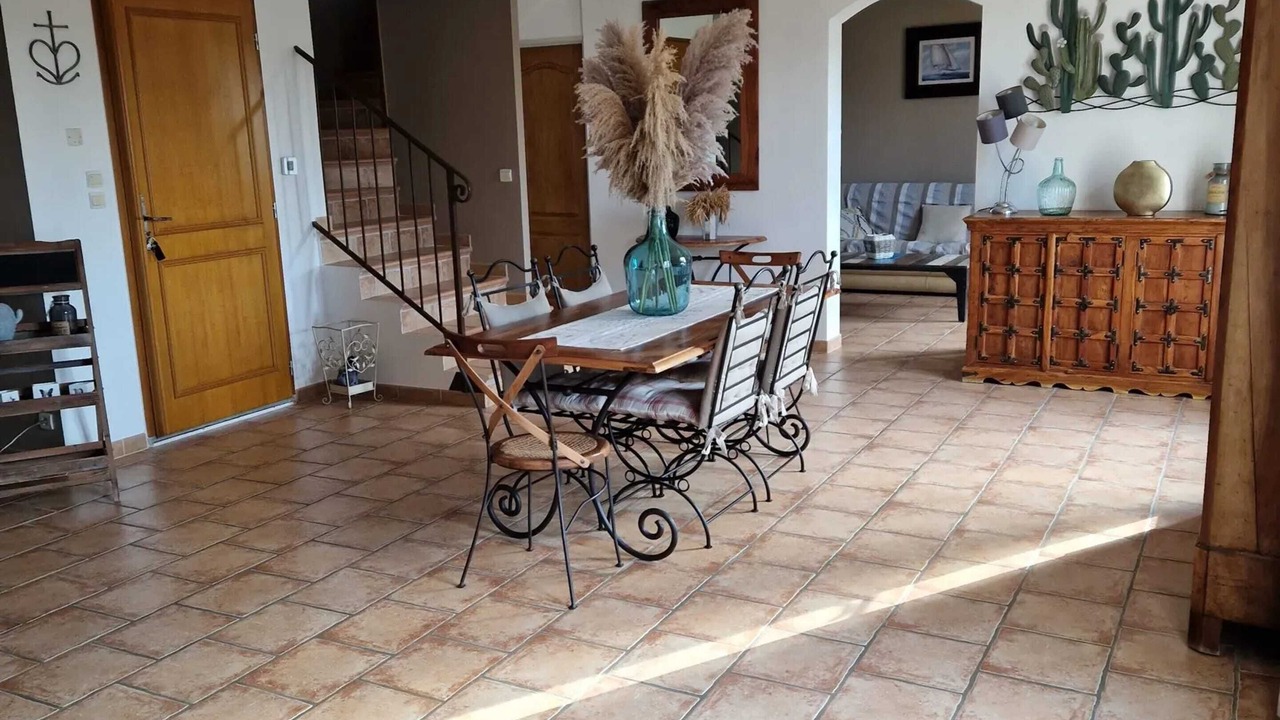 Photo of Livingroom in Albaron
