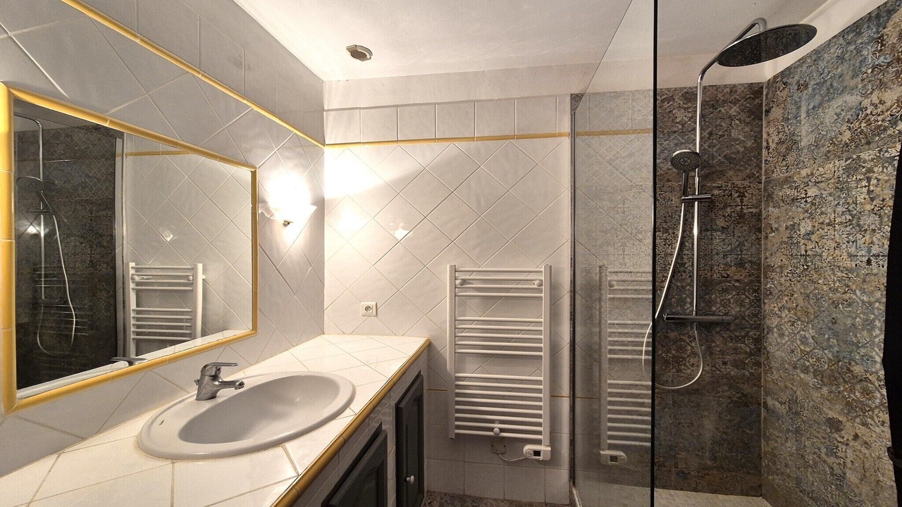 Photo of Bathroom in Arles