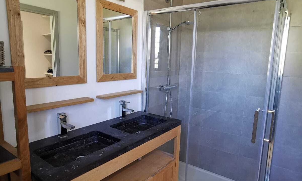 Photo of Bathroom in Garrigues-Sainte-Eulalie