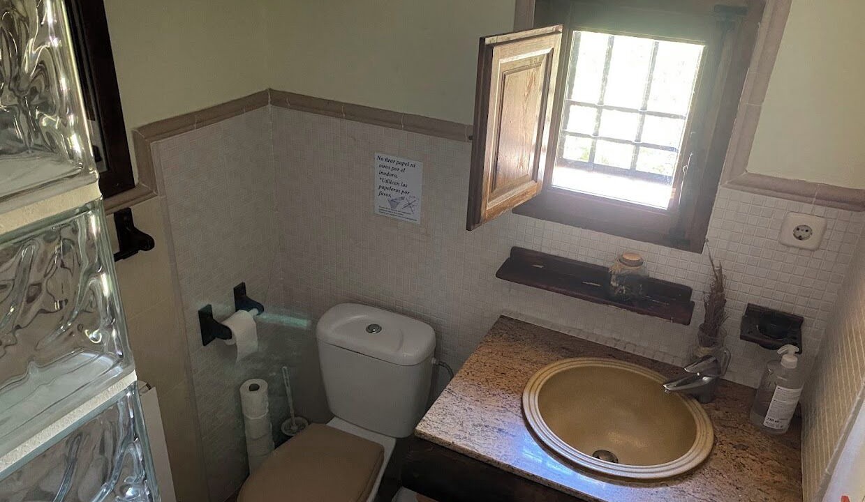 Photo of Bathroom in Calanas