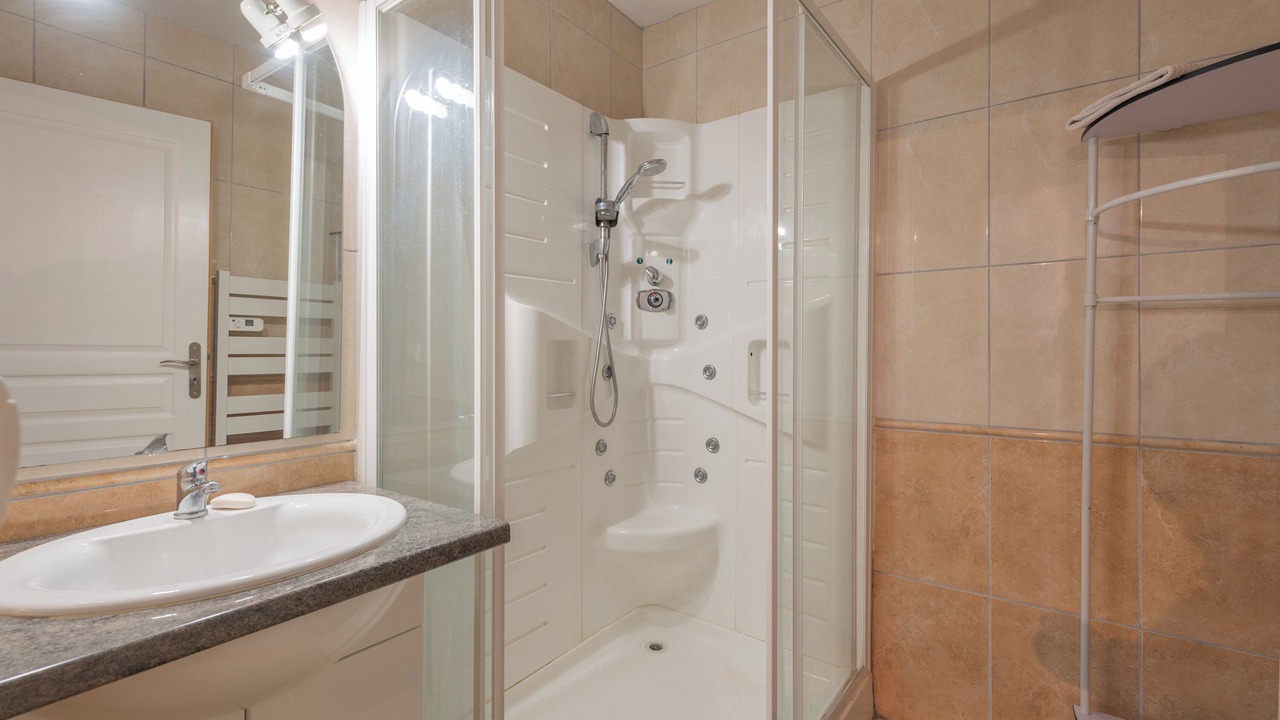 Photo of Bathroom in Campan