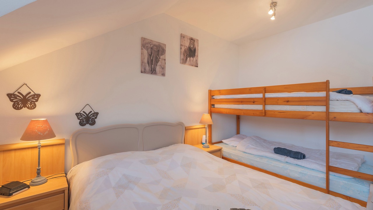Photo of Bedroom in Campan