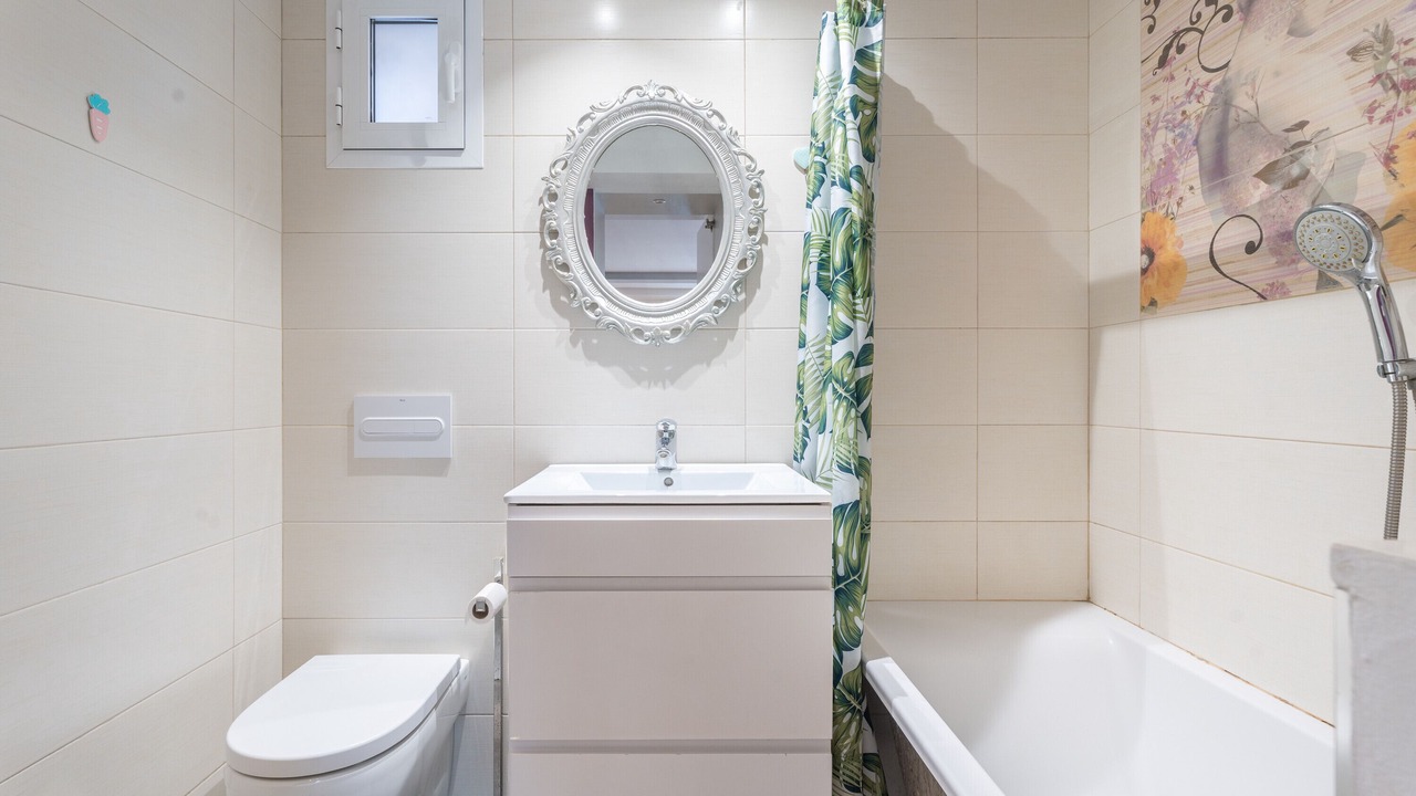Photo of Bathroom in Aiora
