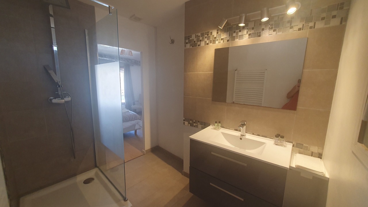 Photo of Bathroom in Lambesc