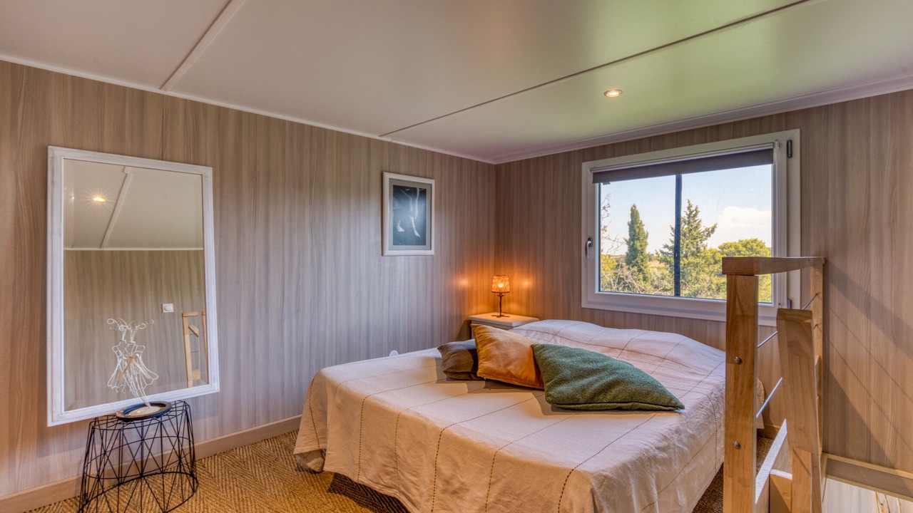 Photo of Bedroom in Generac
