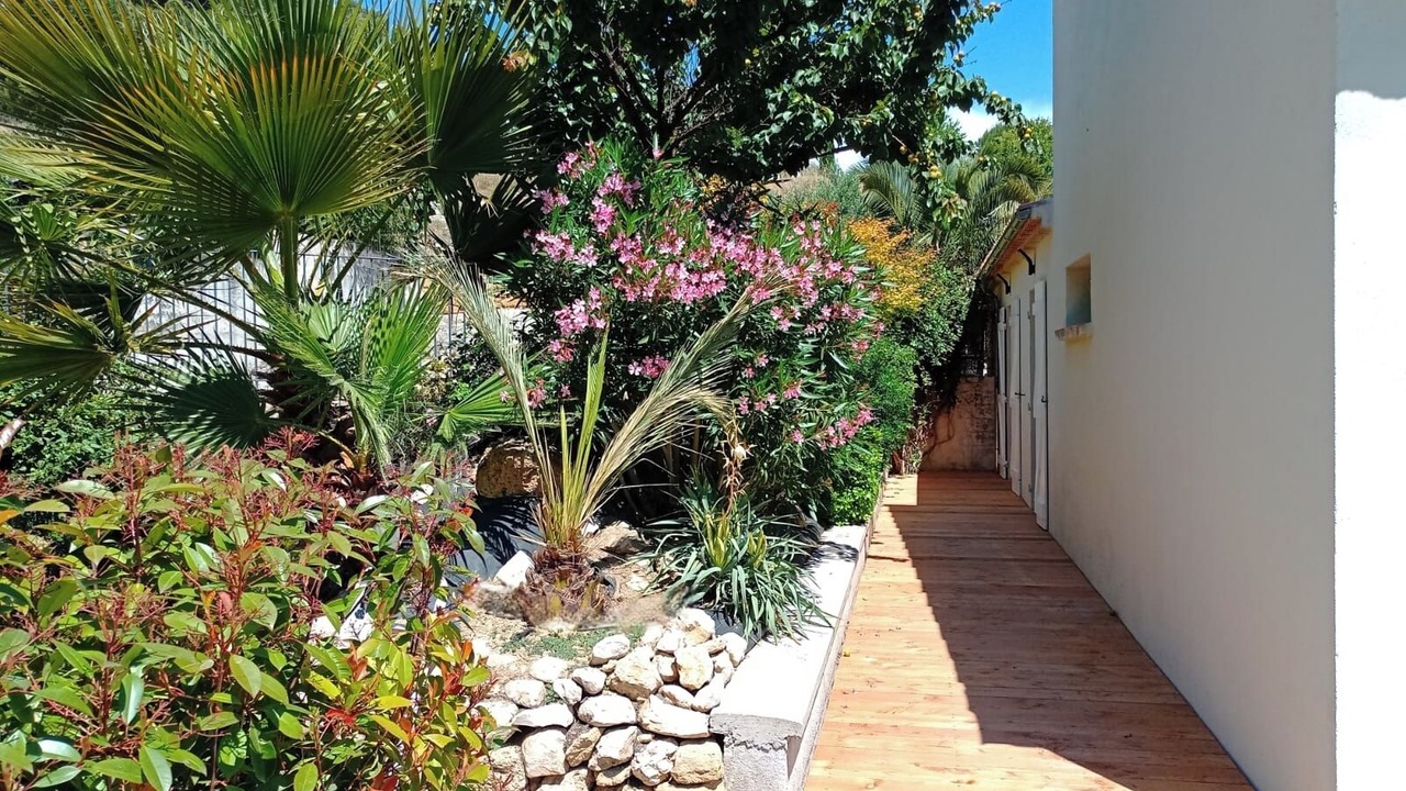Photo of Outdoor in Lambesc