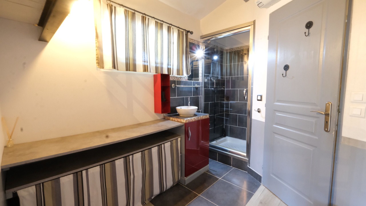 Photo of Bathroom in Maubec