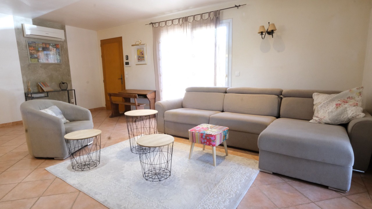 Photo of Bedroom in Maubec