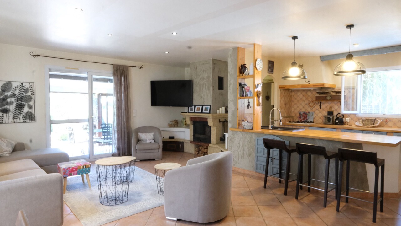 Photo of Livingroom in Maubec