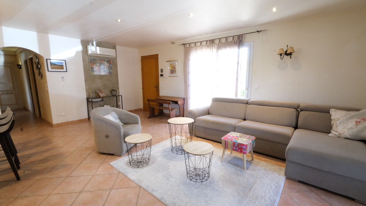 Photo of Livingroom in Maubec