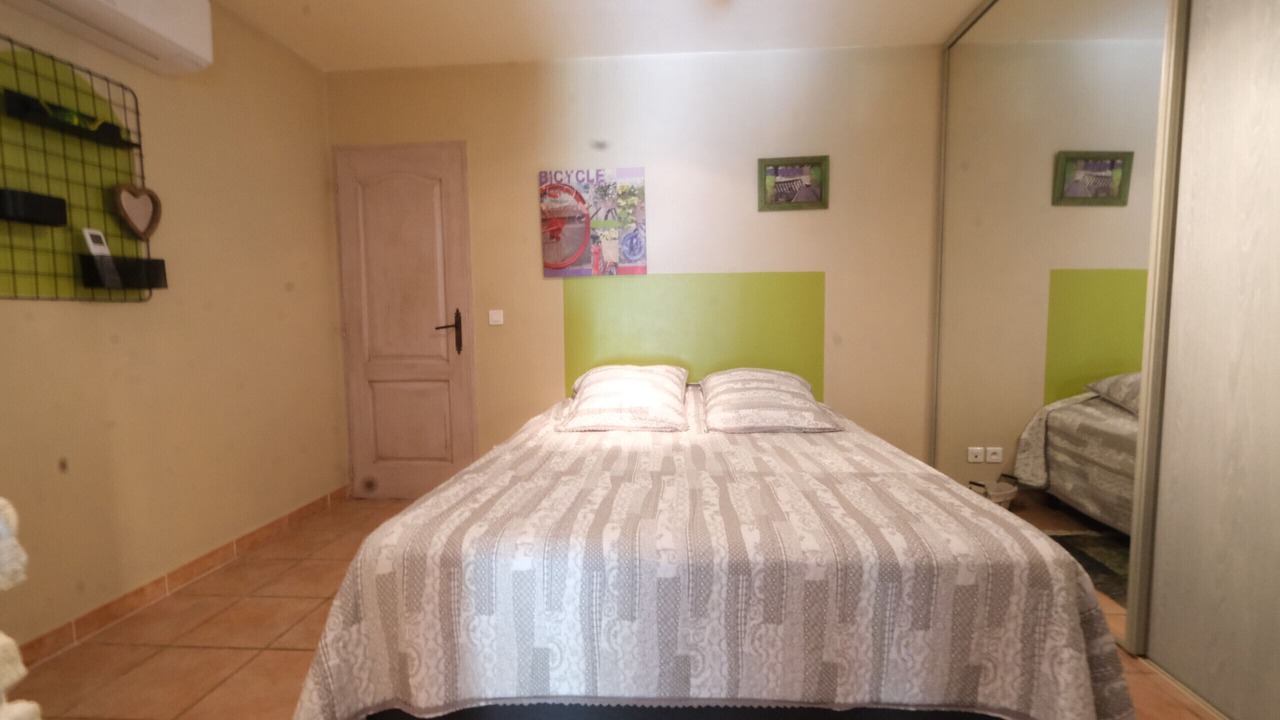 Photo of Bedroom in Maubec