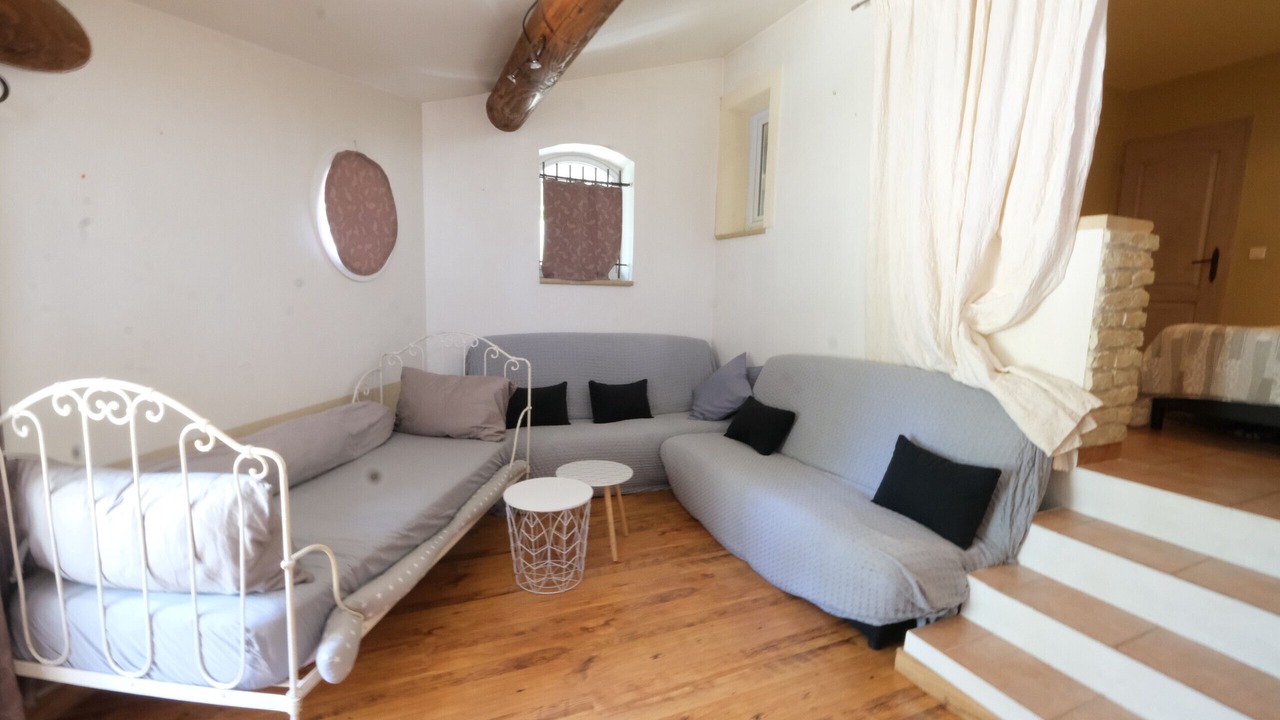 Photo of Livingroom in Maubec