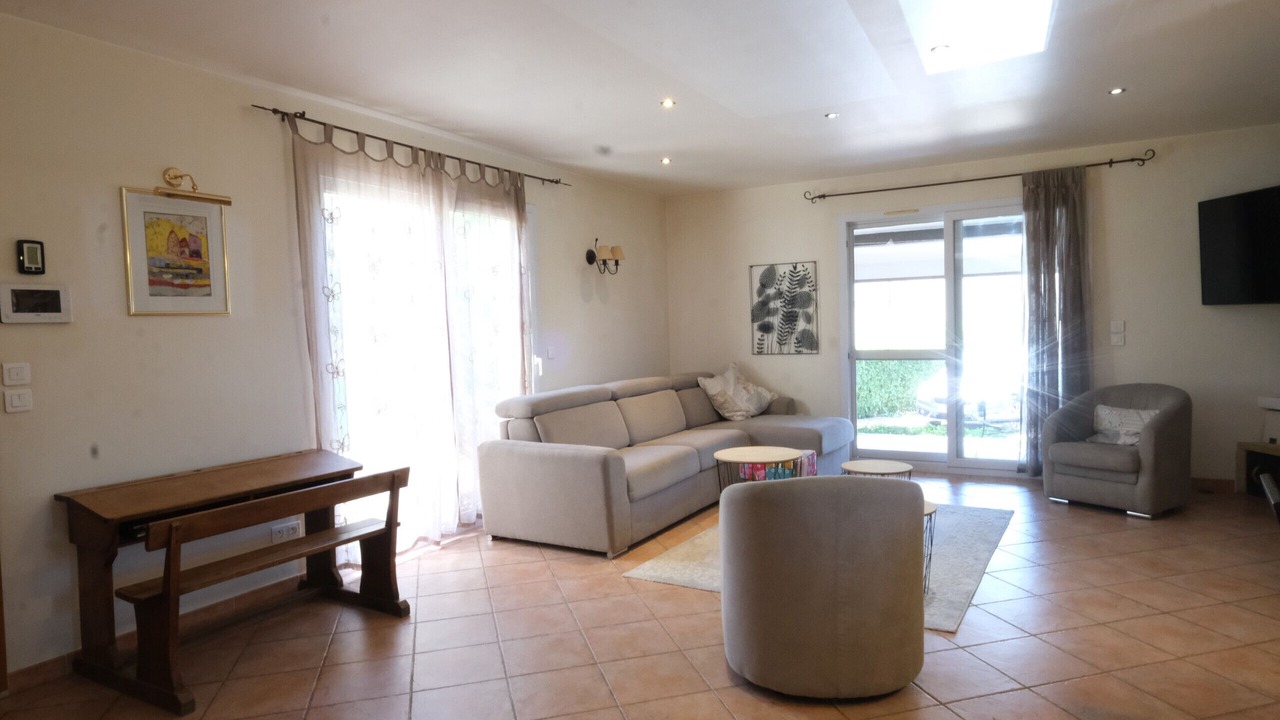 Photo of Livingroom in Maubec