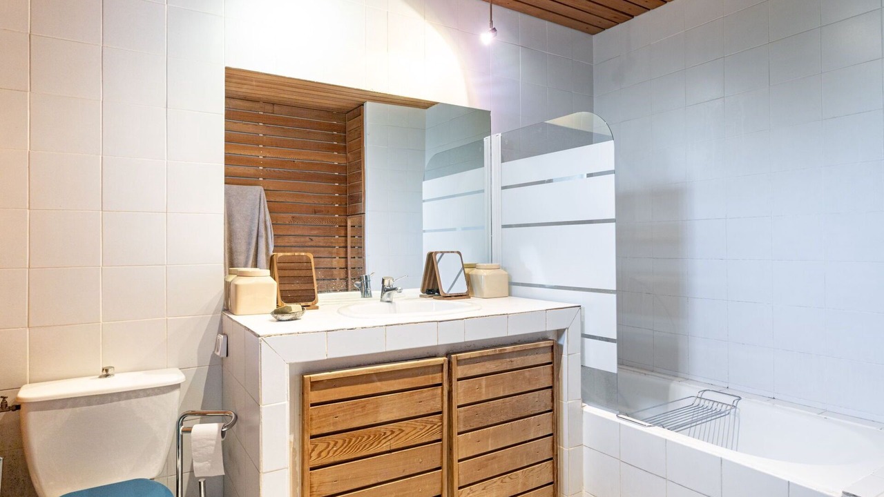 Photo of Bathroom in Jonquieres-Saint-Vincent