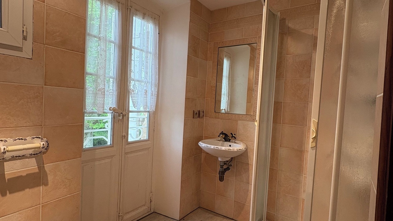 Photo of Bathroom in Saint-Chamas