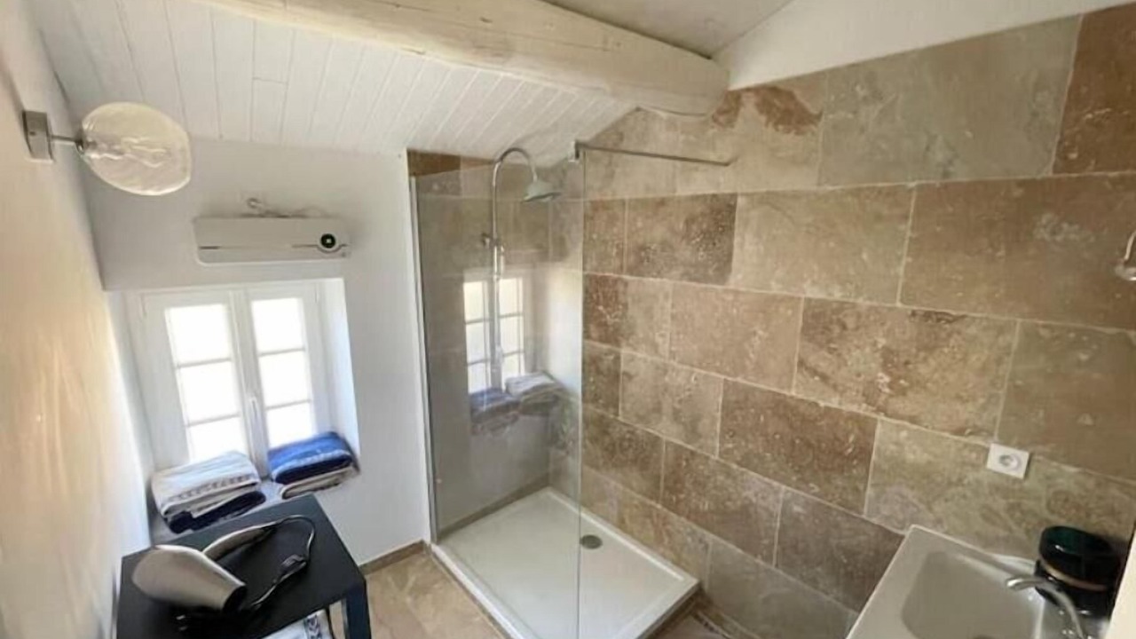Photo of Bathroom in Cornillon-Confoux
