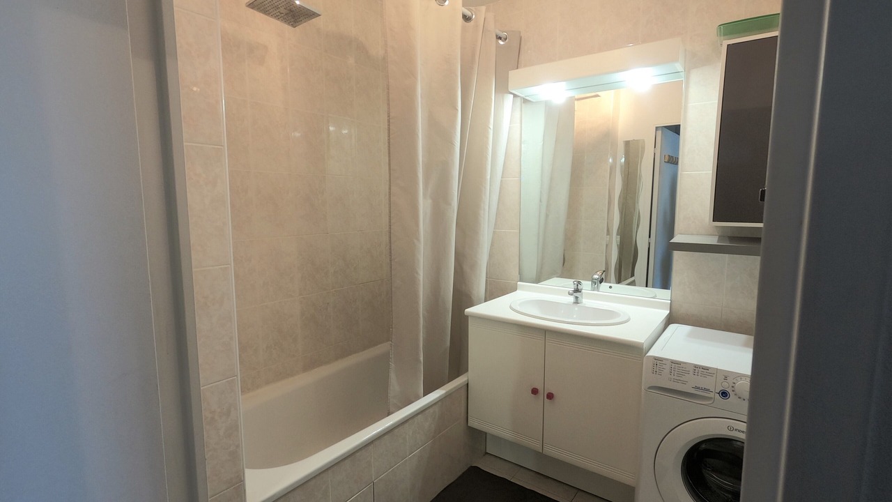 Photo of Bathroom in Gex