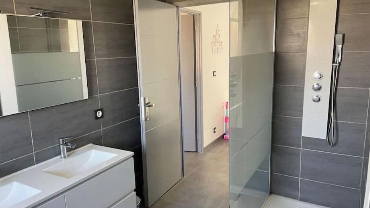 Photo of Bathroom in Brouilla