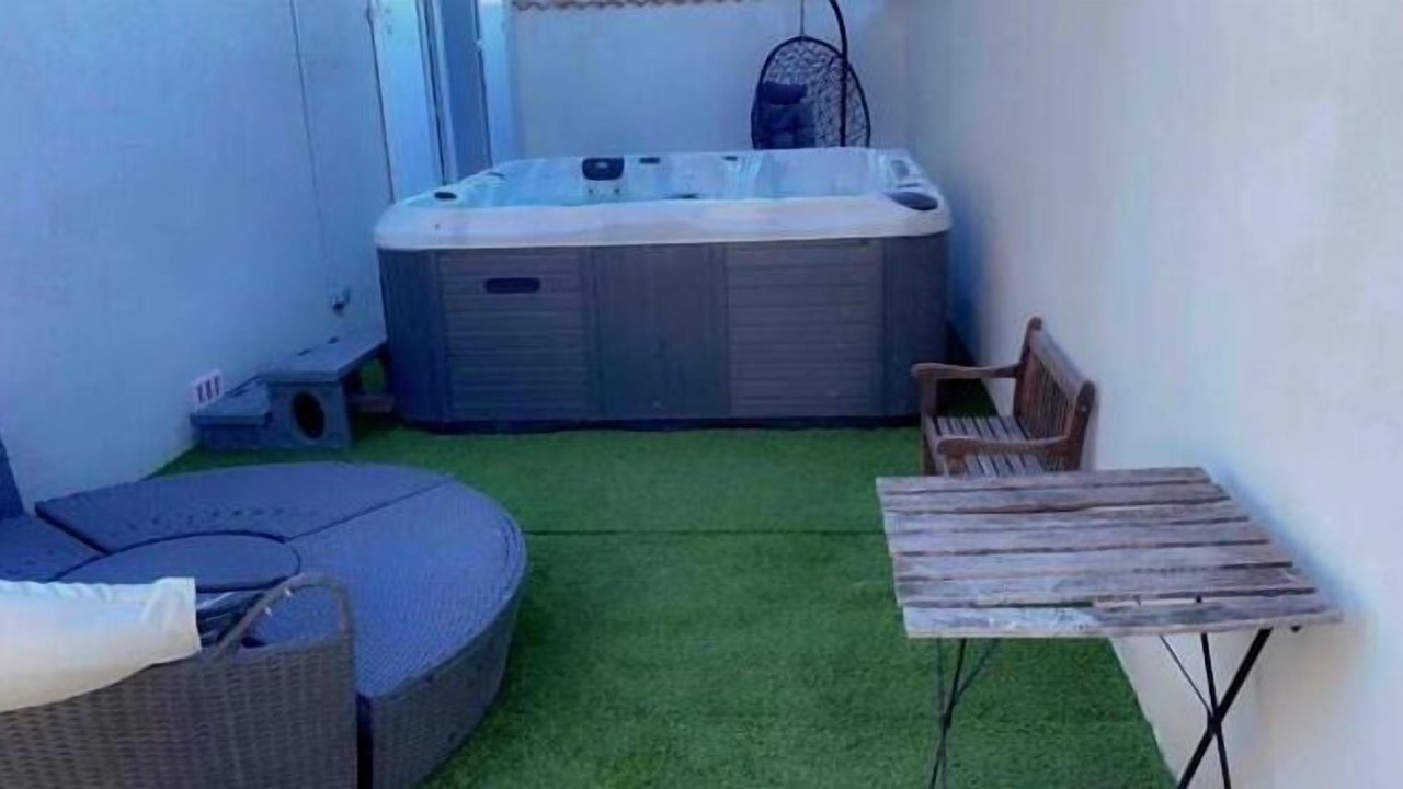 Photo of Patio Balcony in Jonquieres-Saint-Vincent
