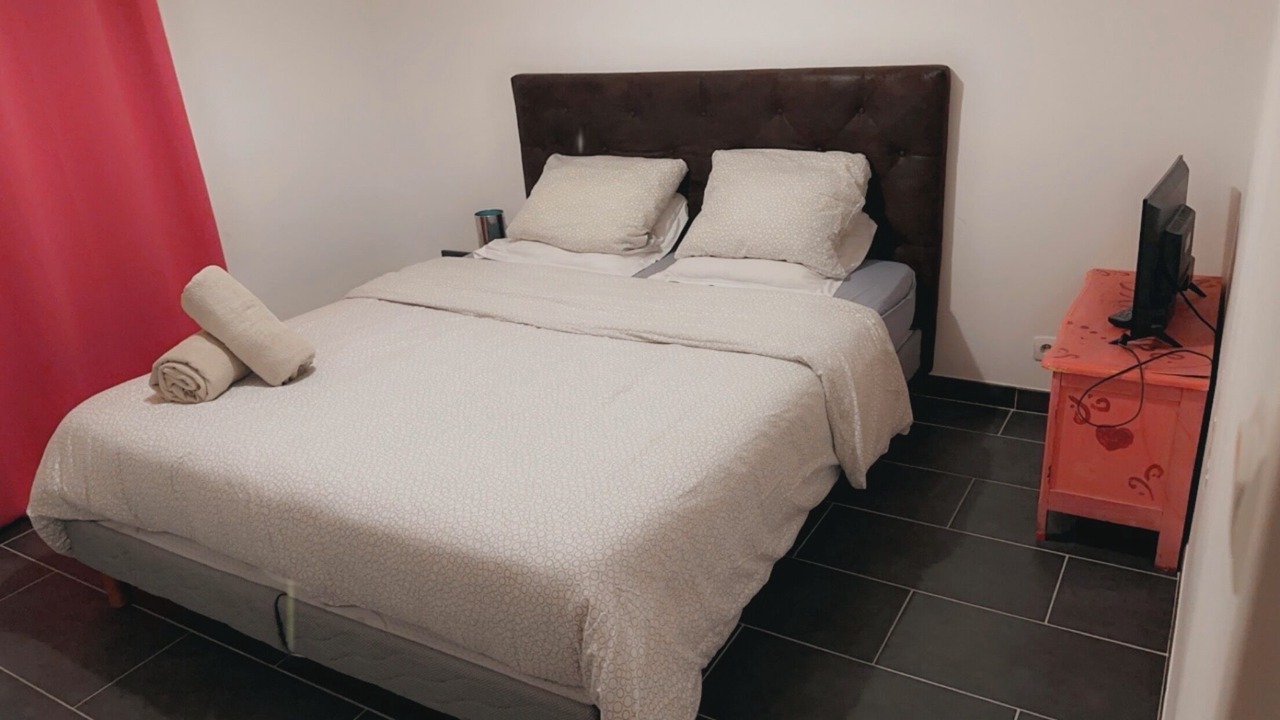 Photo of Bedroom in Jonquieres-Saint-Vincent