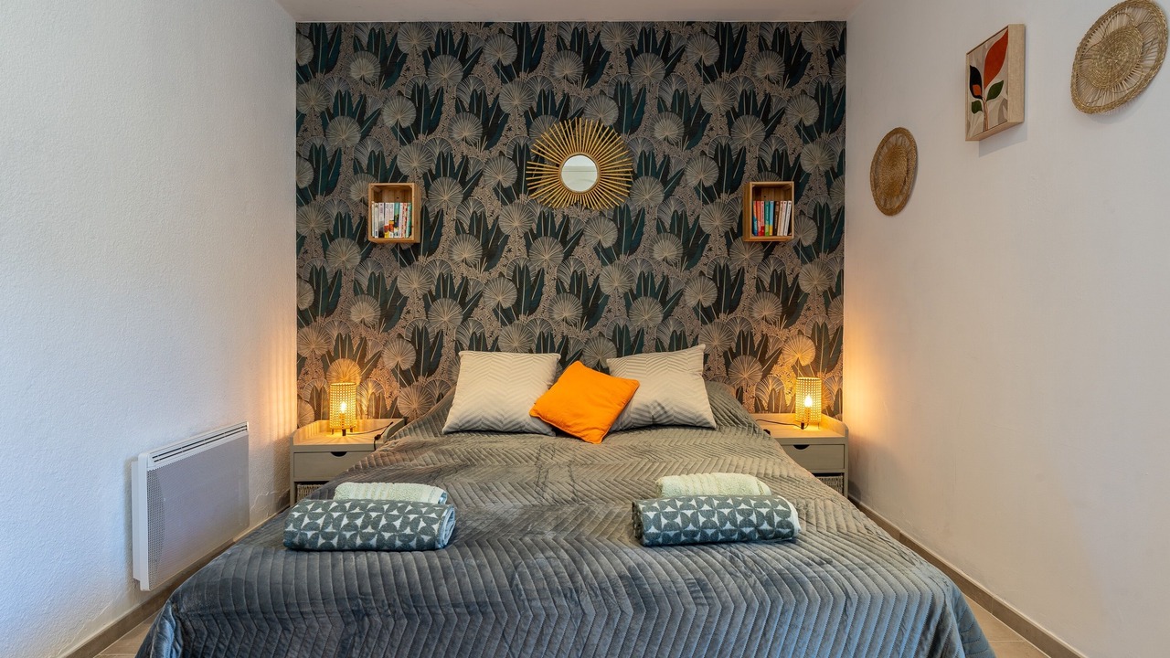 Photo of Bedroom in Comps