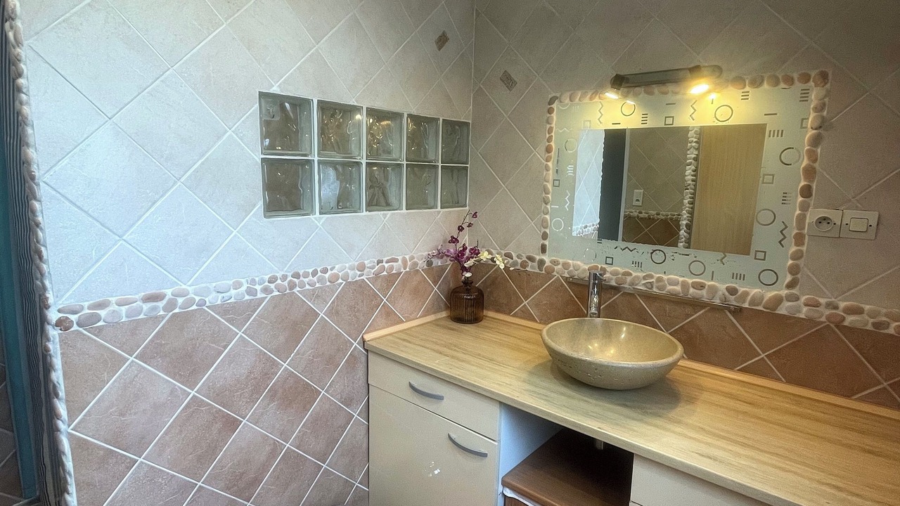 Photo of Bathroom in Manduel