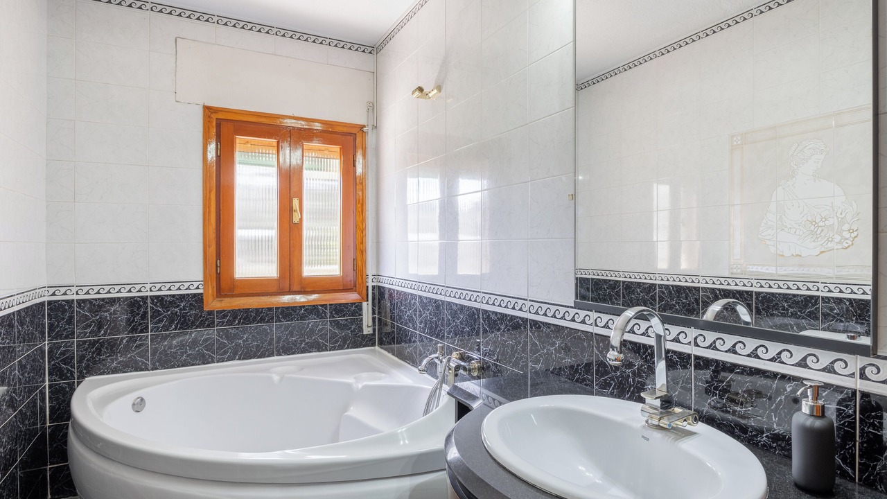 Photo of Bathroom in Pelayos de la Presa