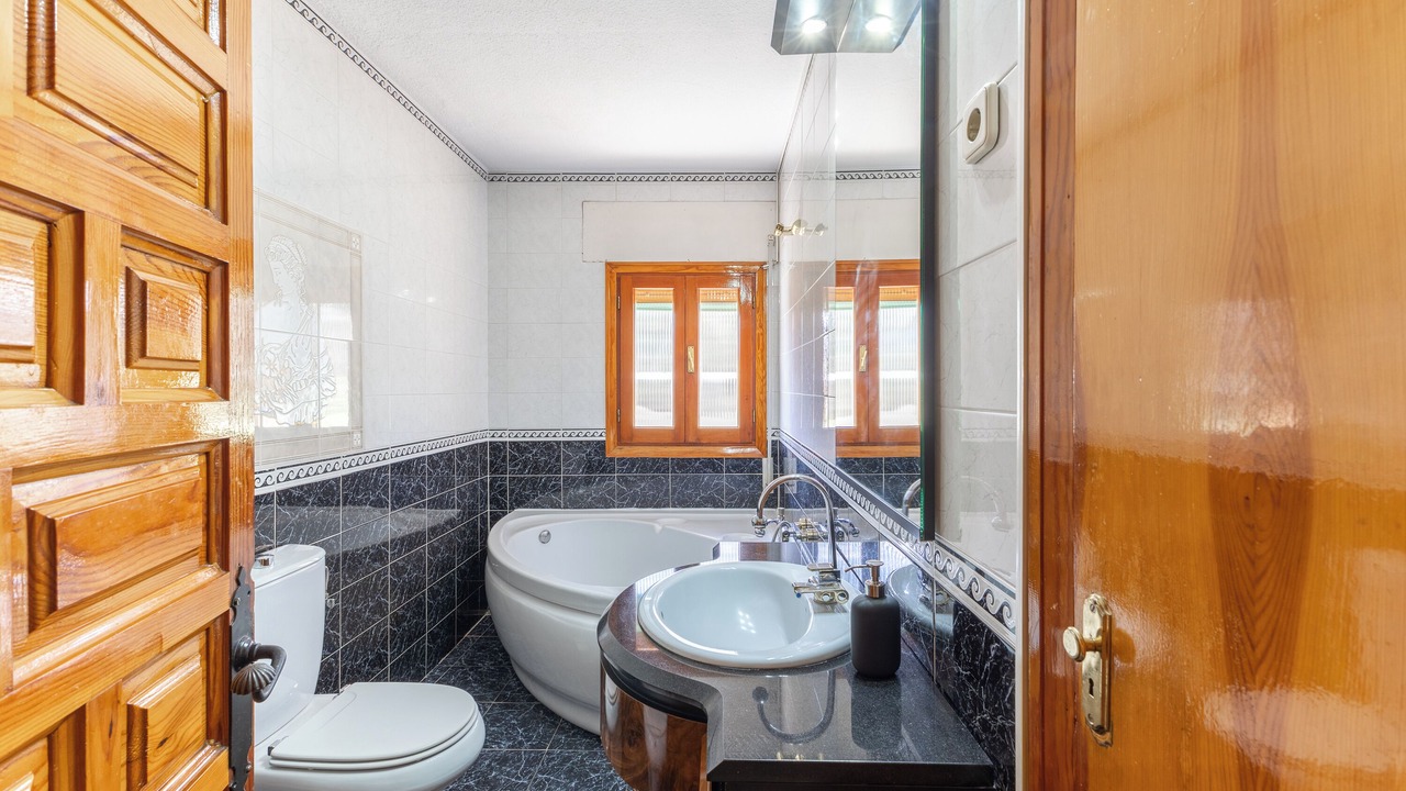 Photo of Bathroom in Pelayos de la Presa