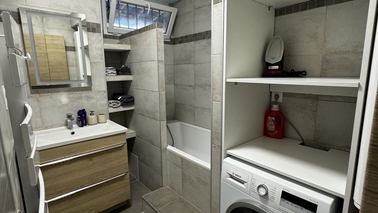 Photo of Bathroom in Quartier Administrations