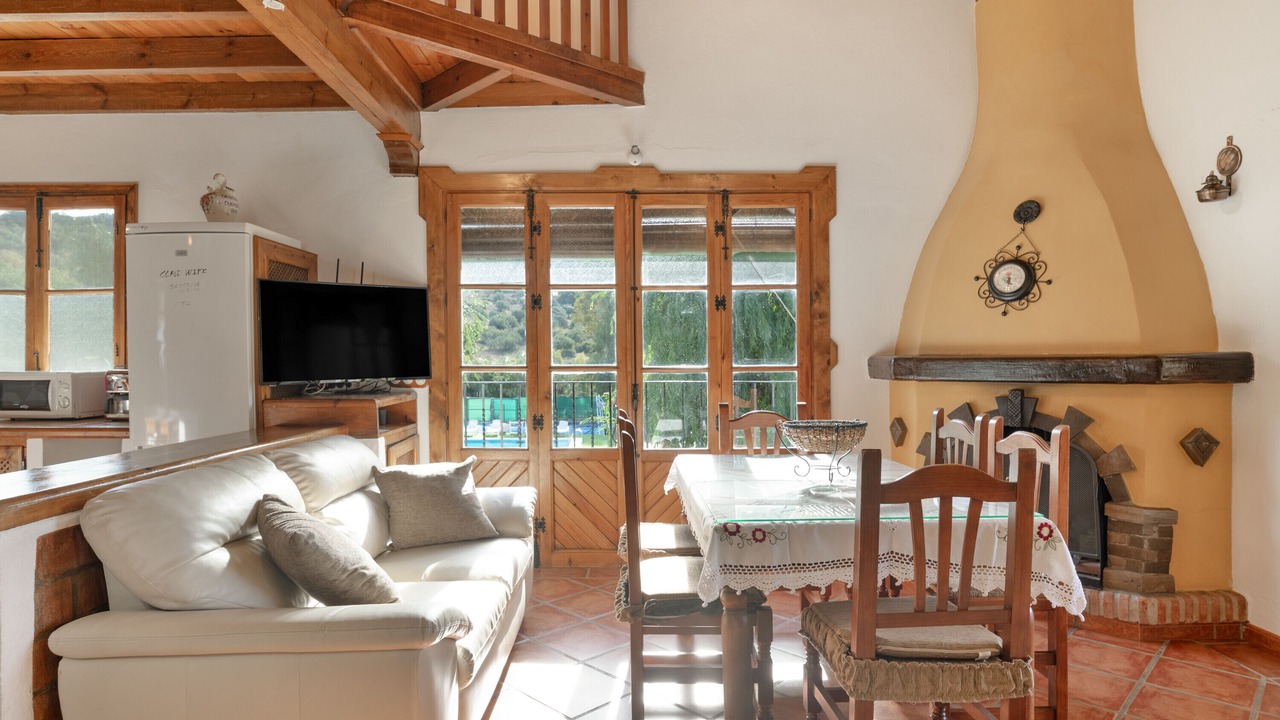 Photo of Livingroom in Benaojan