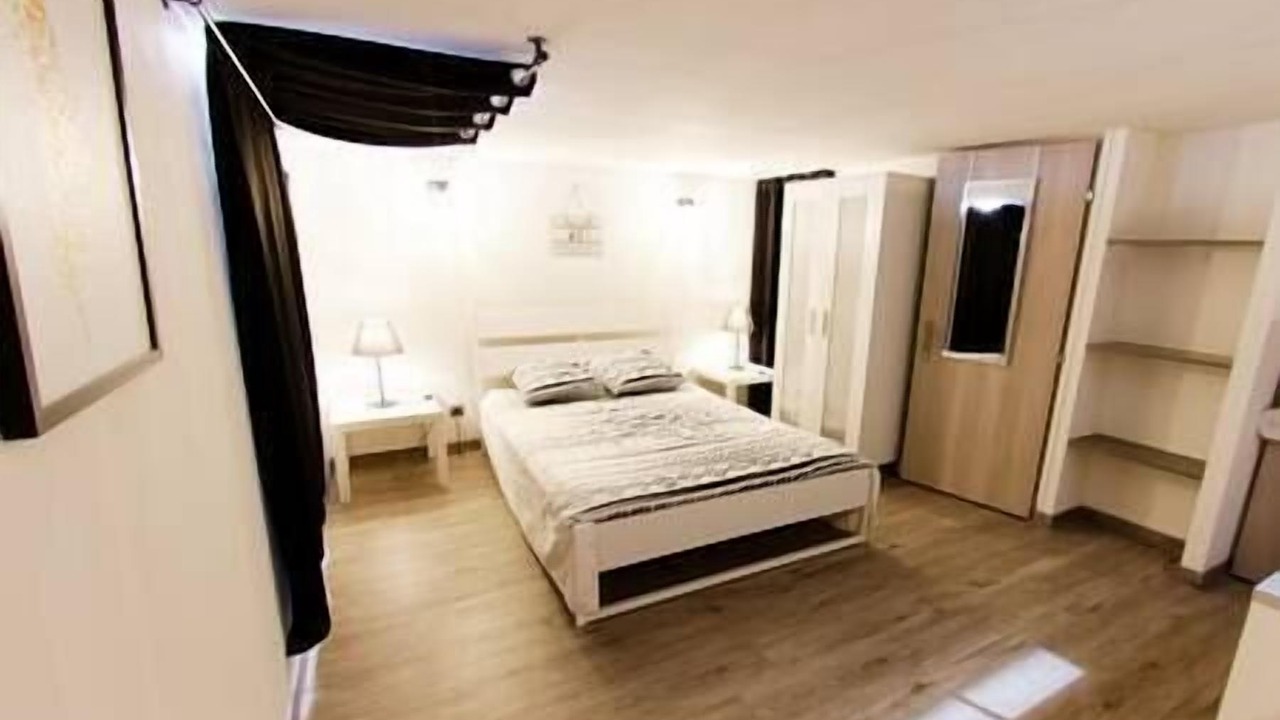 Photo of Bedroom in Lens