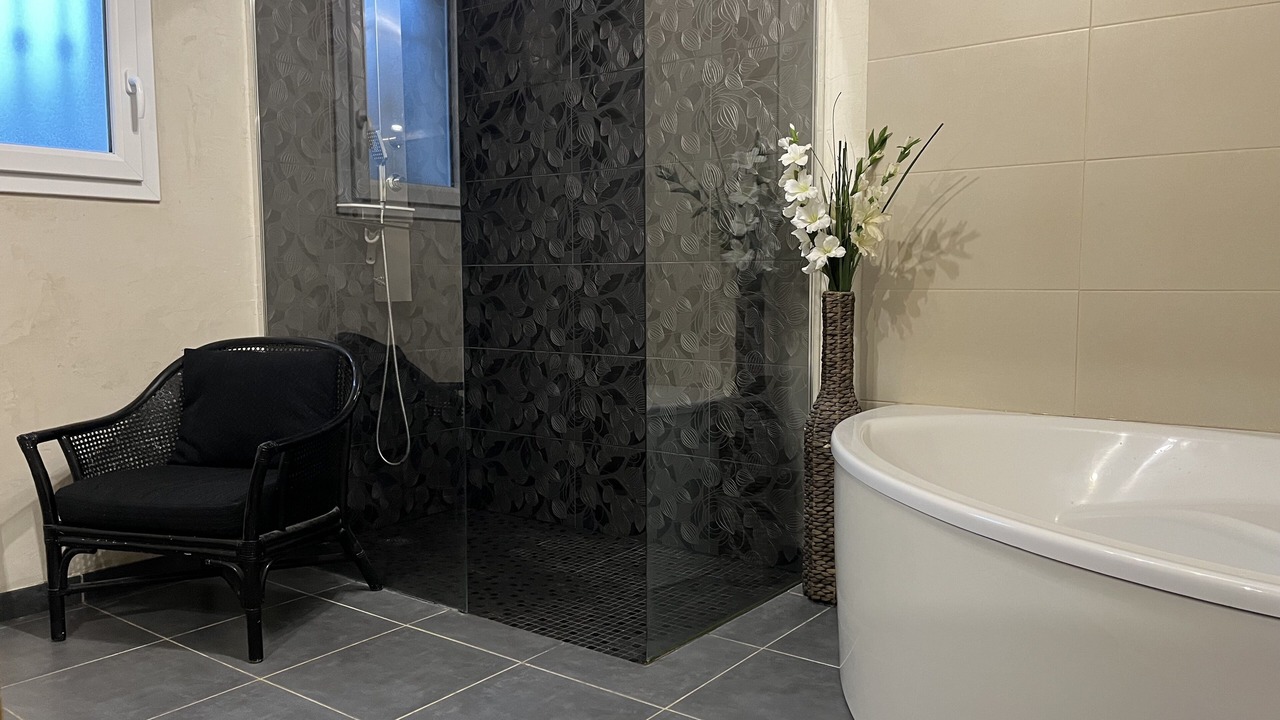 Photo of Bathroom in Collias