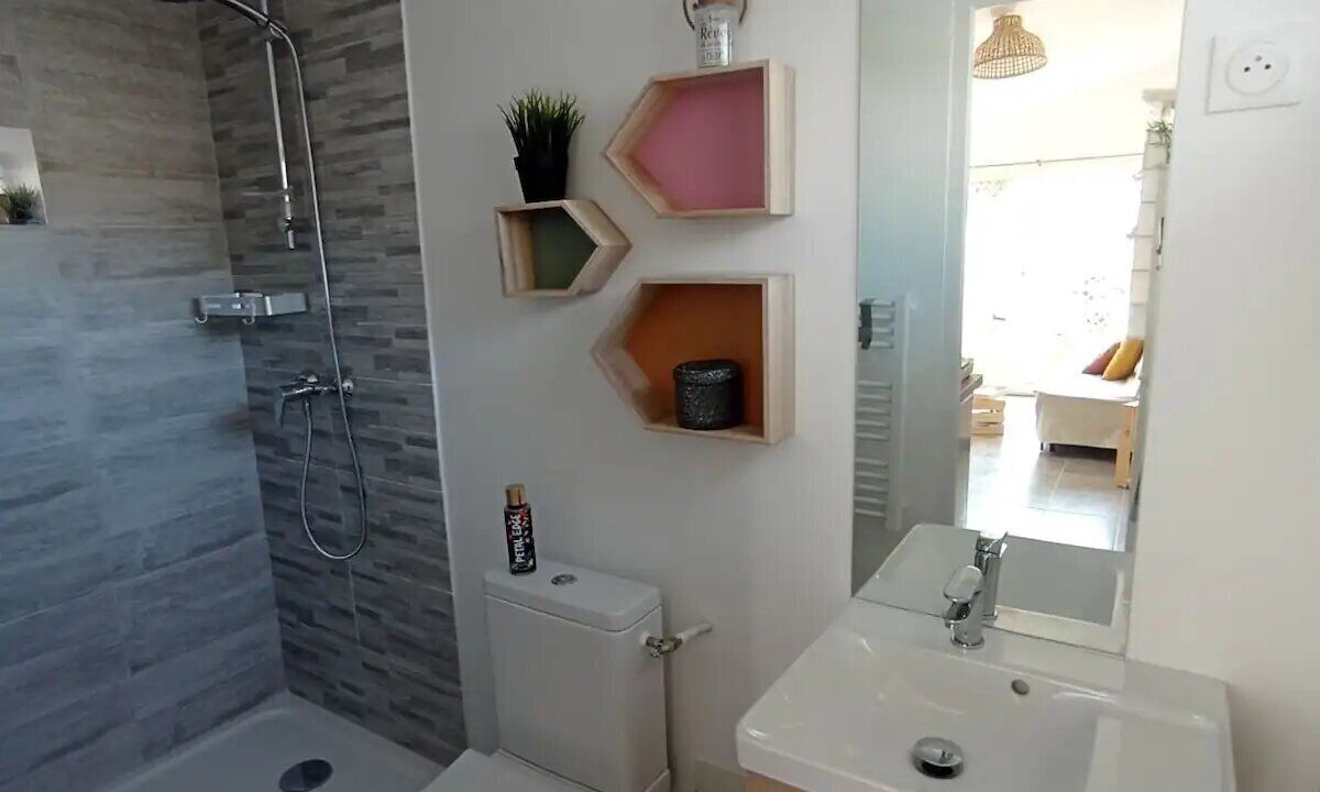 Photo of Bathroom in Chateauneuf-les-Martigues