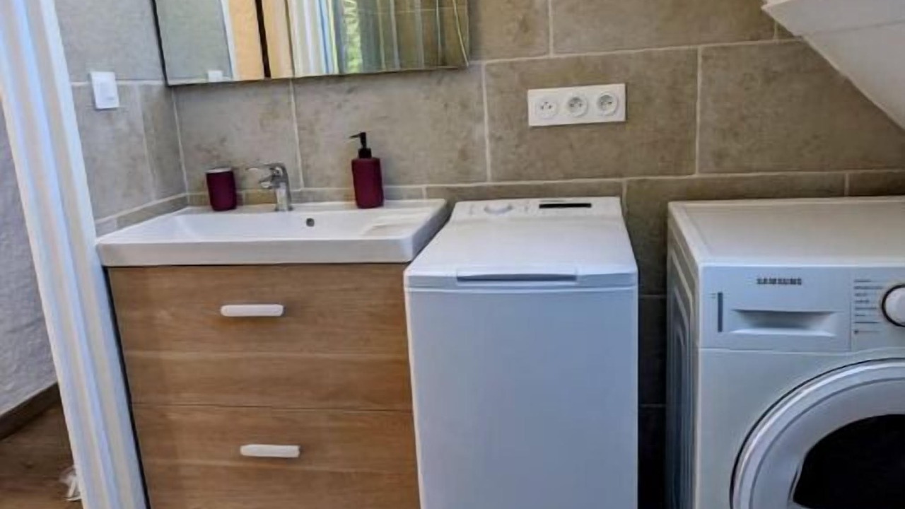 Photo of Bathroom in Campan