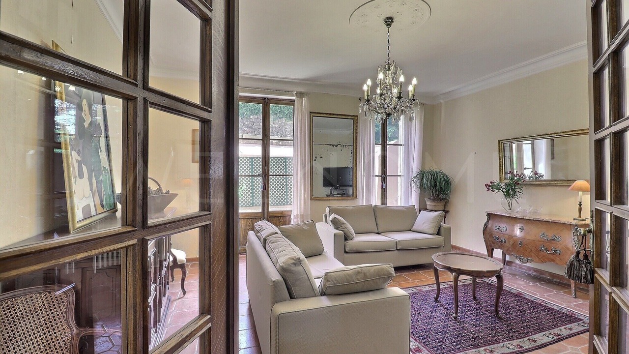 Photo of Livingroom in Apt