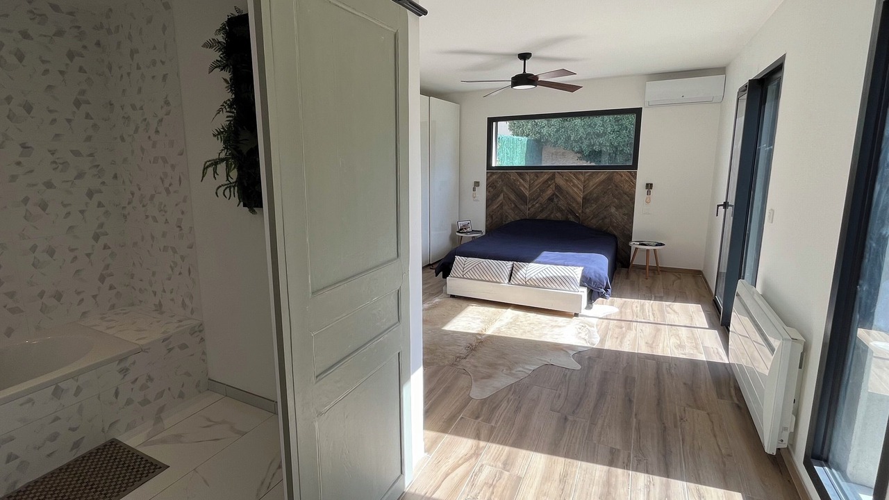 Photo of Bedroom in Lambesc