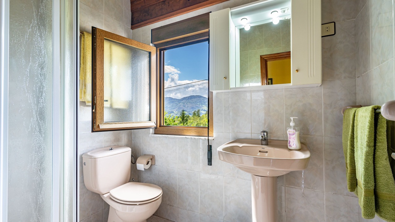 Photo of Bathroom in Llenin