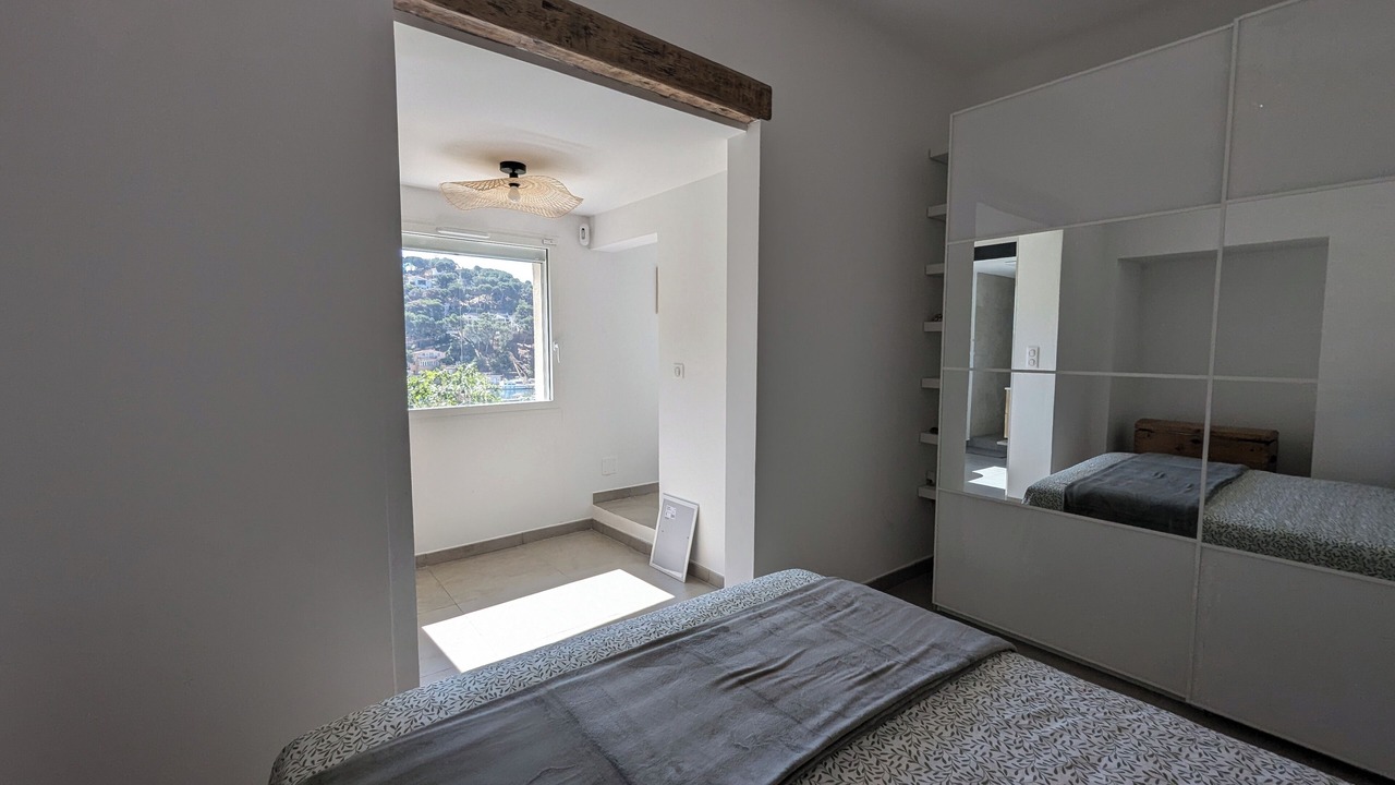 Photo of Bedroom in Ensues-la-Redonne