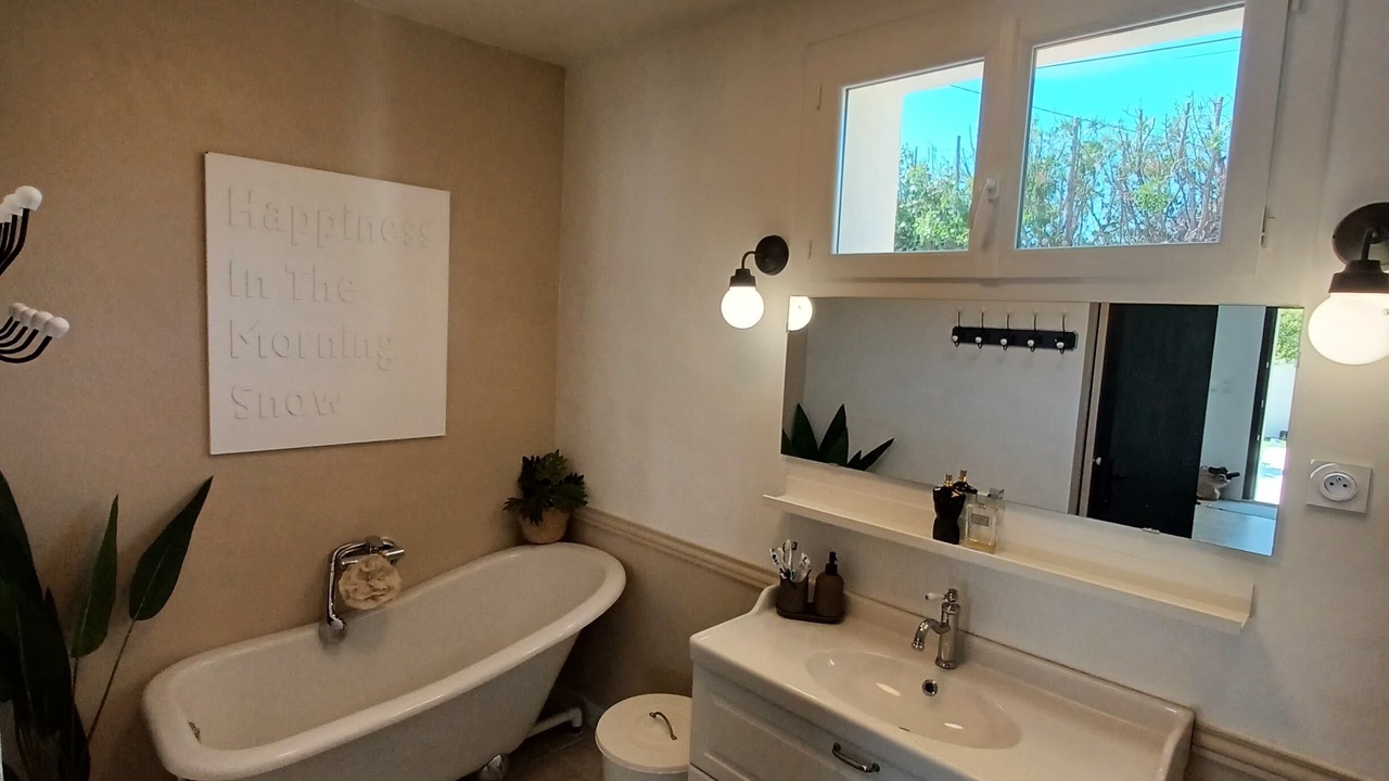 Photo of Bathroom in Saint-Saturnin-les-Avignon