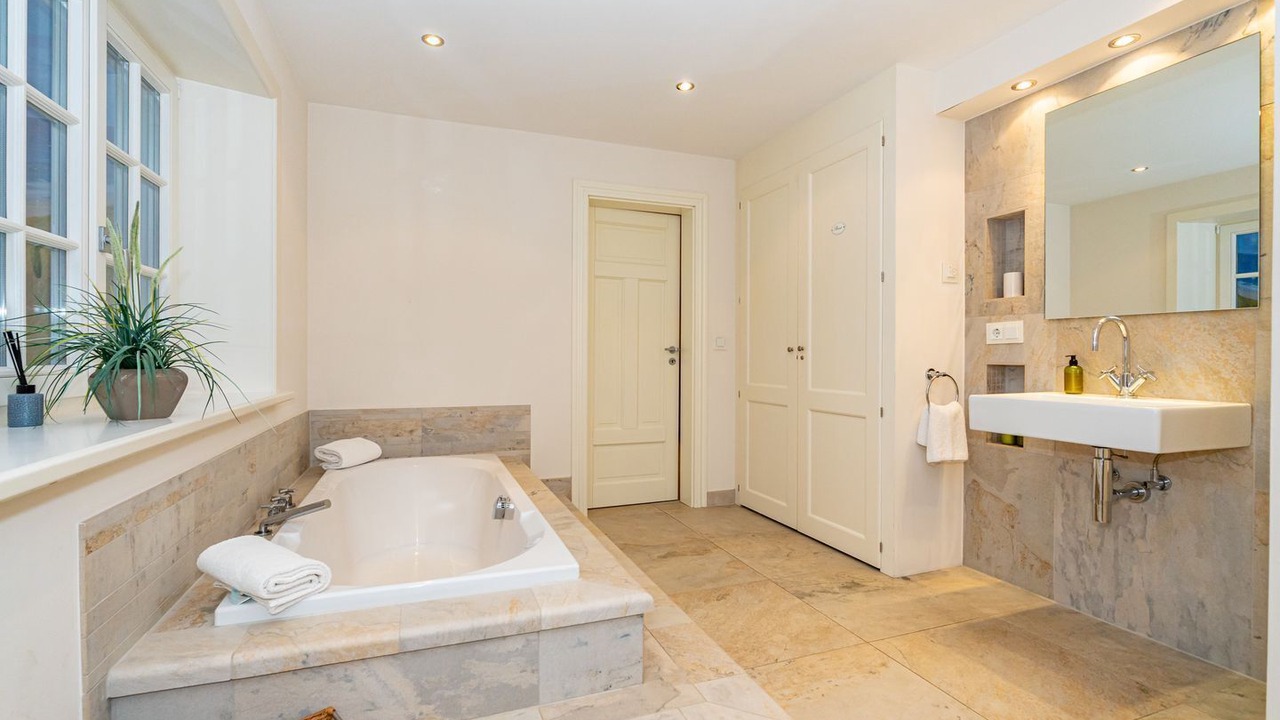 Photo of Bathroom in Morsum